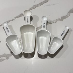 EKCO Plastic Cups Measuring Spoons Duel Purpose White Bakeware Kitchen Set Of 4